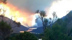 Con los fuertes vientos sigue incendio forestal en Bariloche