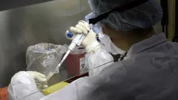 Variante Ómicron: Un nuevo síntoma se da por la noche