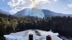 Un brigadista herido en el incendio del lago Martín