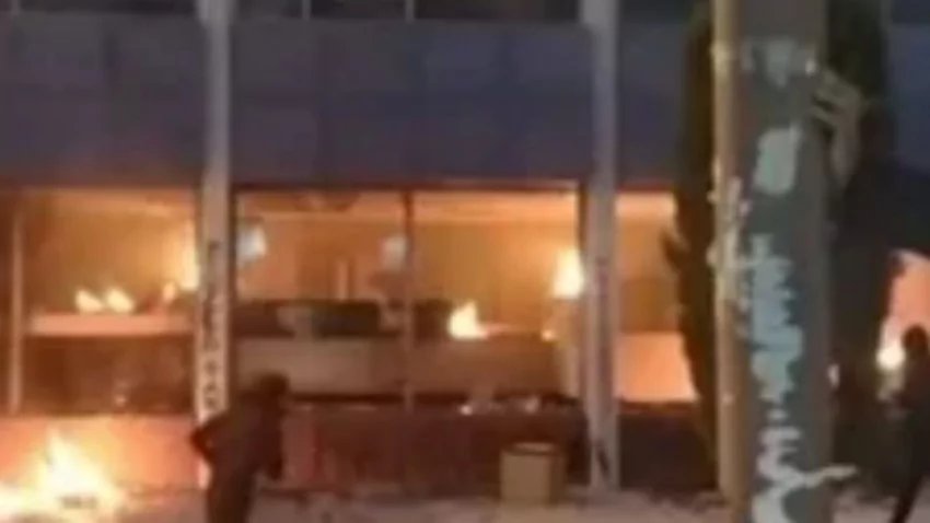 Indignación: incendiaron el edificio de un diario chubutense