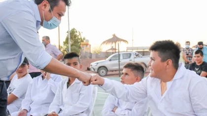 El día que volvieron los guardapolvos blancos al pueblo