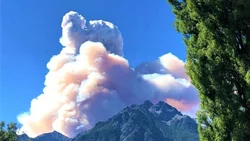 Por los incendios, Bariloche amaneció con ceniza