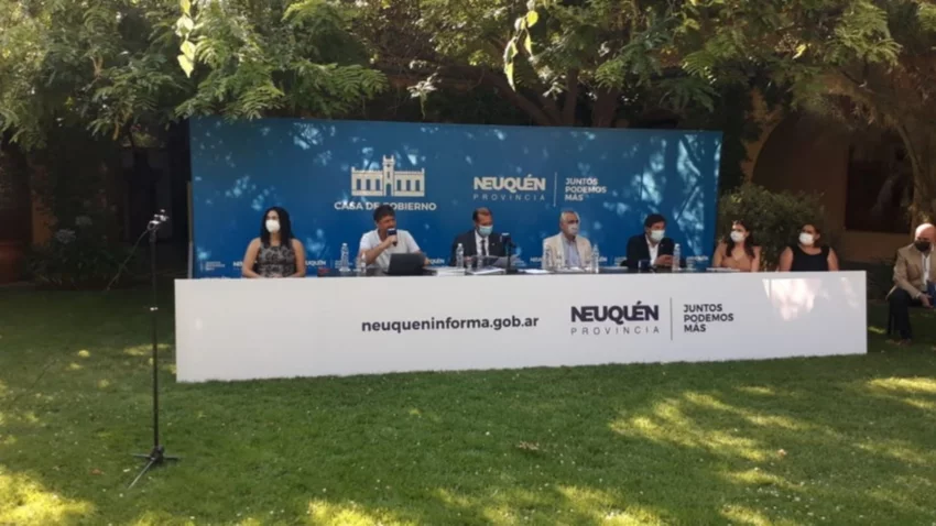 Gutiérrez firmó convenios con el CFI