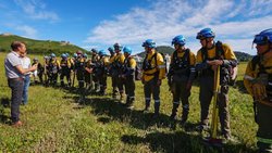 Gutiérrez viajó a Aluminé y recorrió la zona del incendio