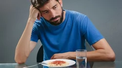 El nuevo síntoma de Ómicron que se detecta al comer