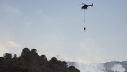 Cayó helicóptero en el incendio de Quillén: dos muertos