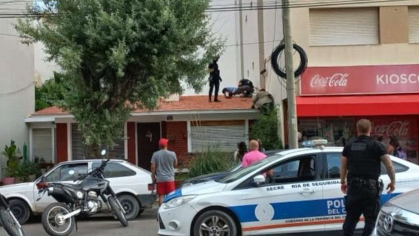 Un bebé de un año cayó de un cuarto piso y murió