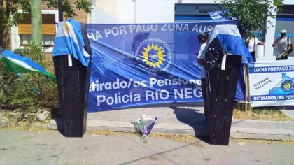 Retirados policiales realizaron la “Protesta del hartazgo”