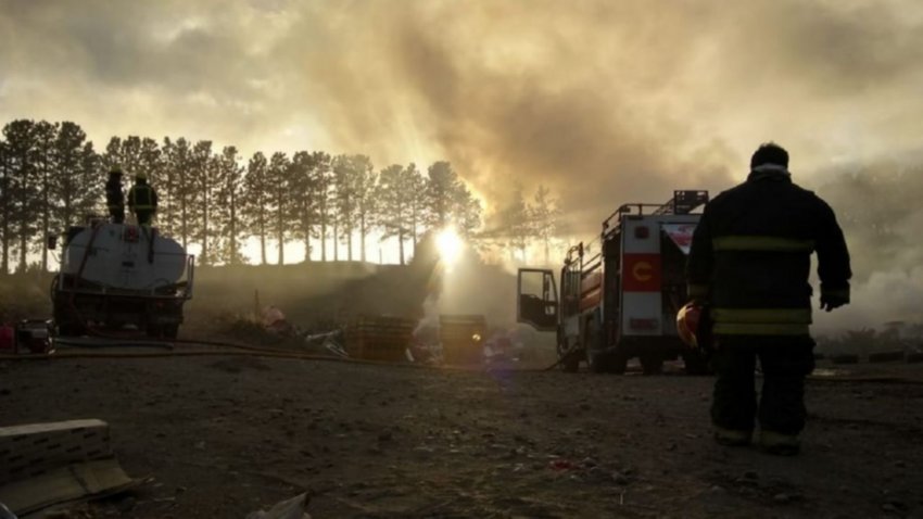 Se incendió una cantera y causó pánico en San Martín