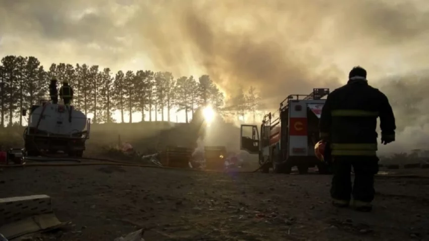 Se incendió una cantera y causó pánico en San Martín