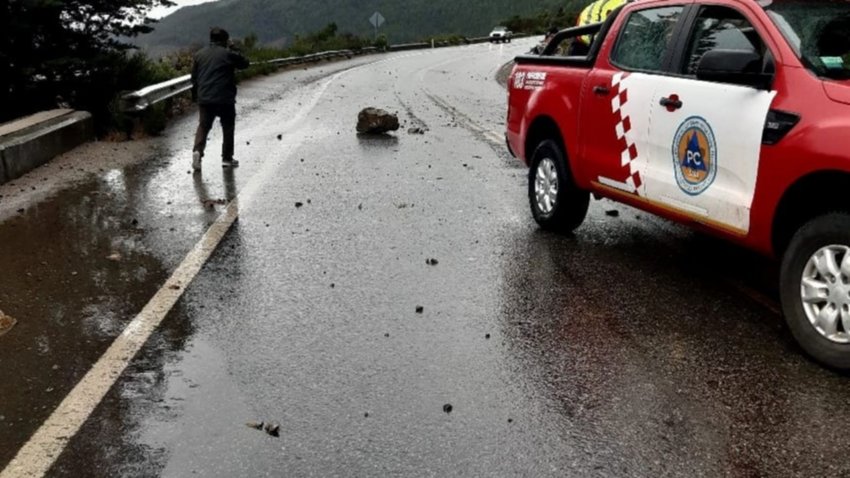 Desprendimiento de rocas en la ruta de los Siete Lagos