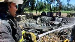Prendieron un horno de barro y se quemaron dos casas