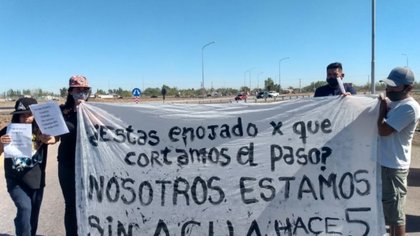 Vecinos de la meseta cortan la autovía norte