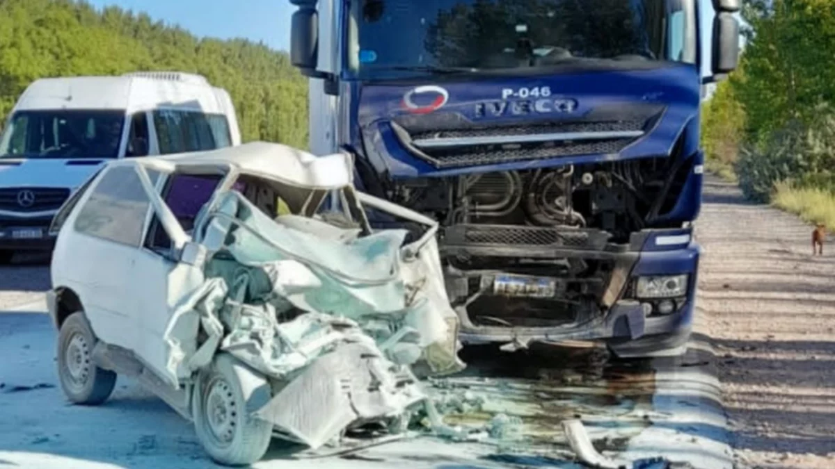 Un camión chocó contra un auto en Ruta 151: hay un muerto