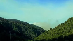 El fuego se activa con el viento en el Cañadón de la Mosca