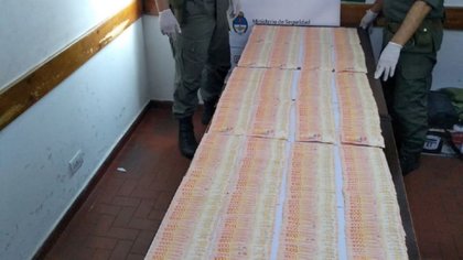 Viajaba en colectivo con $2.6 millones bajo el asiento