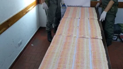 Viajaba en colectivo con $2.6 millones bajo el asiento