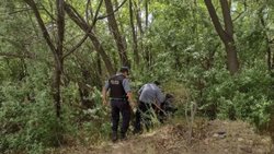 Hallaron un cadáver dentro de un auto enterrado