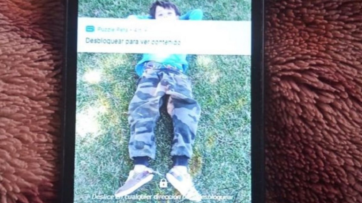 Desesperación: ofrece su celular a cambio de una cama