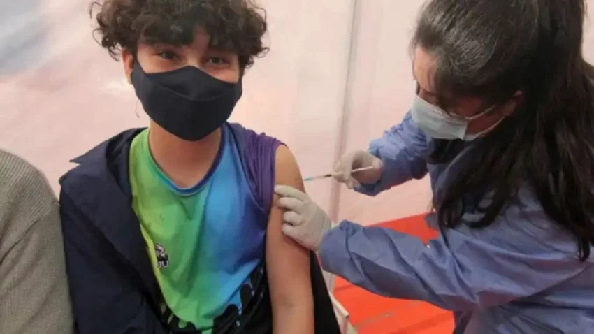Neuquinos de 12 años ya pueden recibir la dosis de refuerzo