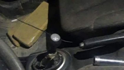 Quisieron escapar con dos kilos de marihuana en el auto