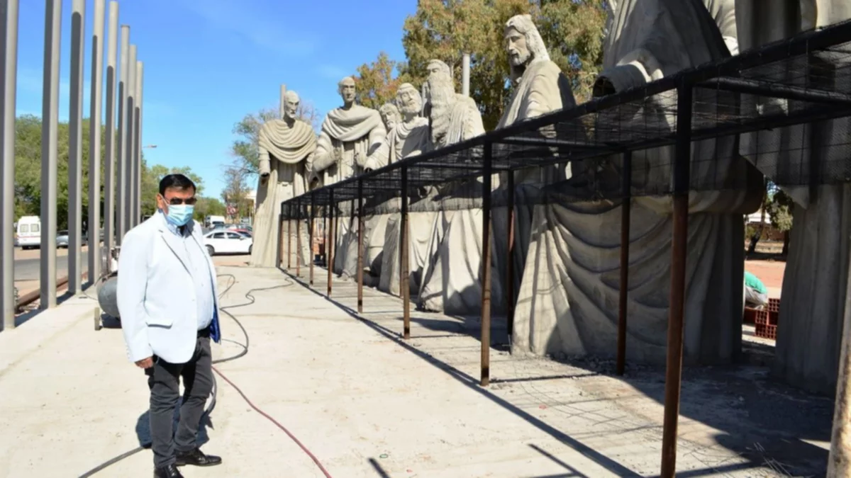 Hombre de fe: Rioseco presentó enorme escultura