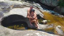 Ingeniero puso su campo y creó el "campamento nudista"