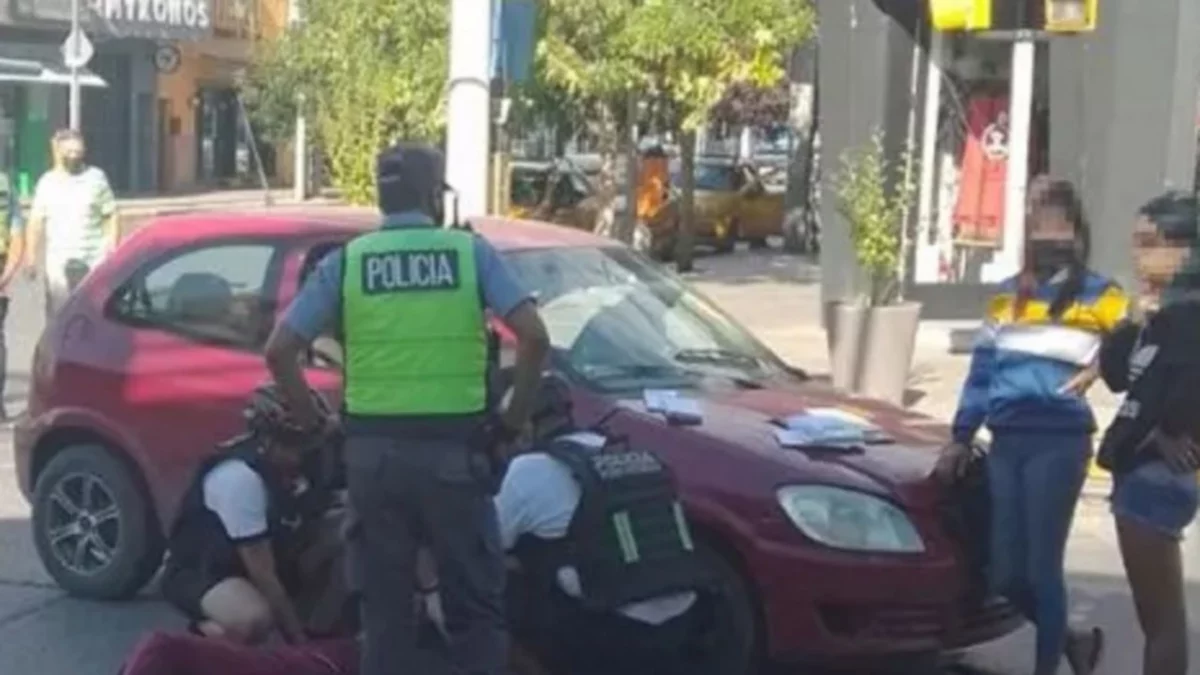 Sin licencia, atropelló a una mujer en el bajo neuquino