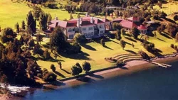 Lago Escondido: así es la mansión del magnate Joe Lewis