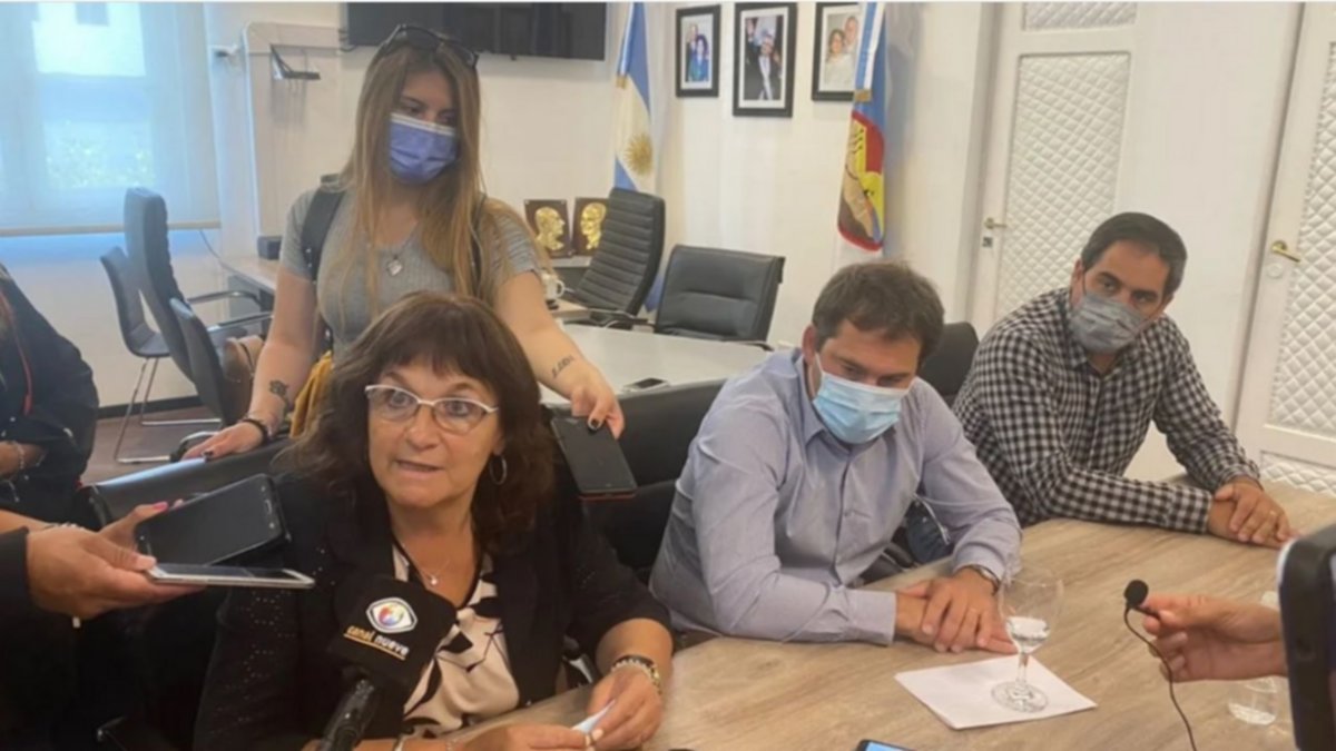 Comodoro cambia una fiesta por reparación de escuelas