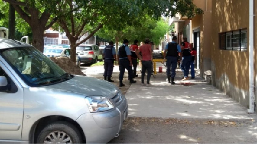 Un albañil está en grave estado: cayó de más de 5 metros