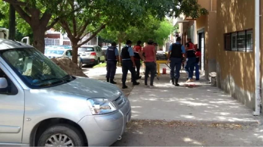 Un albañil está en grave estado: cayó de más de 5 metros