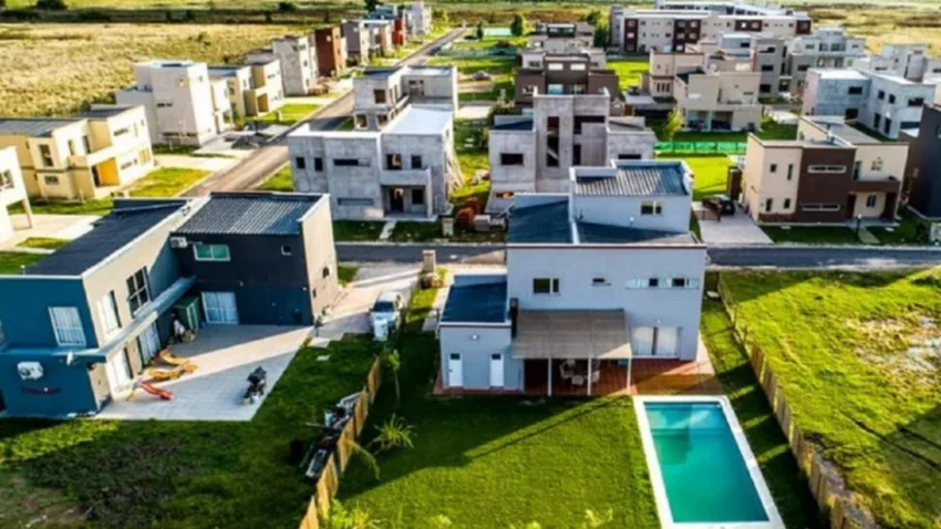 En un country, "colgados" agredieron a empleados de Edesur