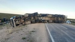 Trágico choque entre un auto y un camión en la Ruta 22