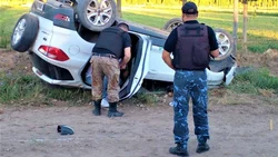 Una mujer perdió el control del vehículo y volcó