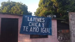 "La tenés chica y te amo igual": el cartel que se hizo viral