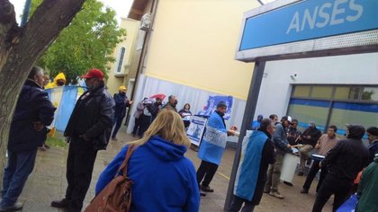 Retirados policiales de Río Negro protestaron en ANSES