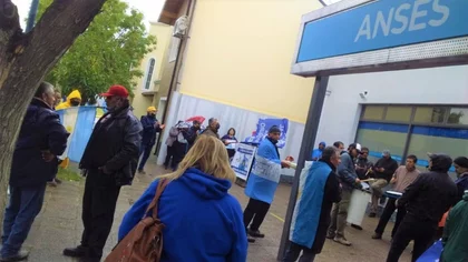 Retirados policiales de Río Negro protestaron en ANSES