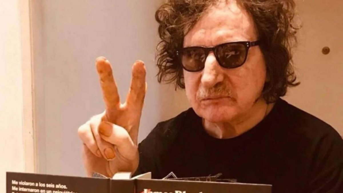 Charly García fue internado de urgencia