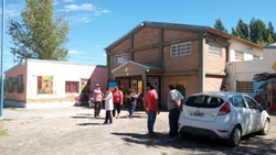 Se cansaron de esperar los arreglos y tomaron la escuela