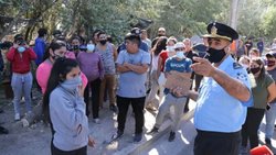 Valentina Sur: más de 300 jóvenes tomaron una chacra
