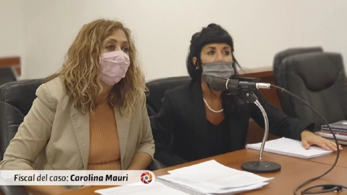 La quiso matar tirándola del techo, la violó y quemó la casa