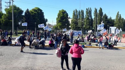 Caos de tránsito: corte en la ruta 22 y el puente a Cipolletti