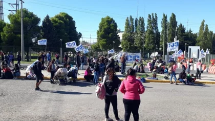 Caos de tránsito: corte en la ruta 22 y el puente a Cipolletti