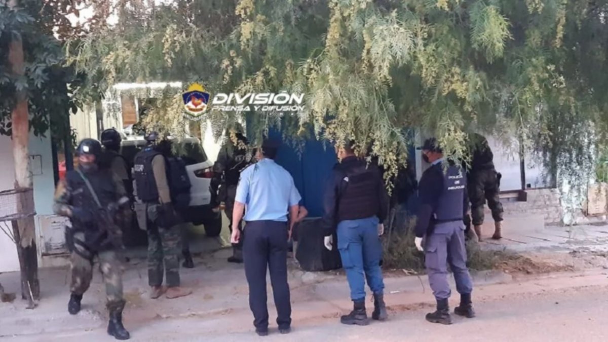 Siete detenidos con marihuana, cocaína y municiones