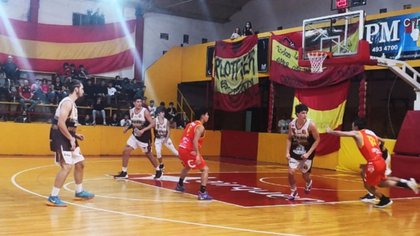 Petrolero y Español imponen ritmo en el Federal