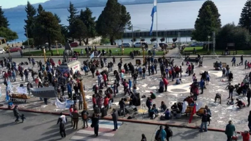 Pintar pañuelos blancos en la plaza "es un hecho vandálico"