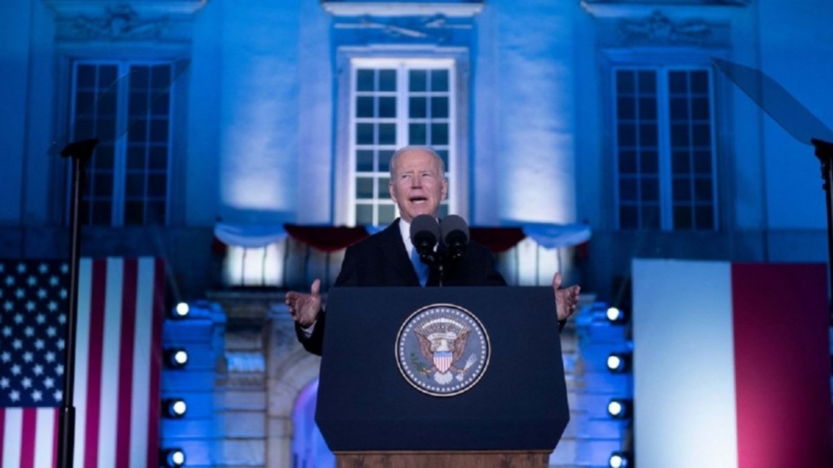 Biden aseguró que "Putin no puede permanecer en el poder"