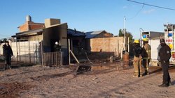 Joaquín salvó a sus hermanos y pelea por su vida