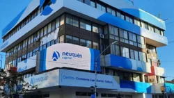 Cómo funcionan colectivos, estacionamiento y servicios en este feriado